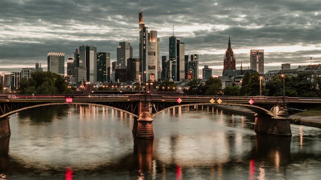 Vista panorámica de Frankfurt, moderna ciudad para vivir en Alemania