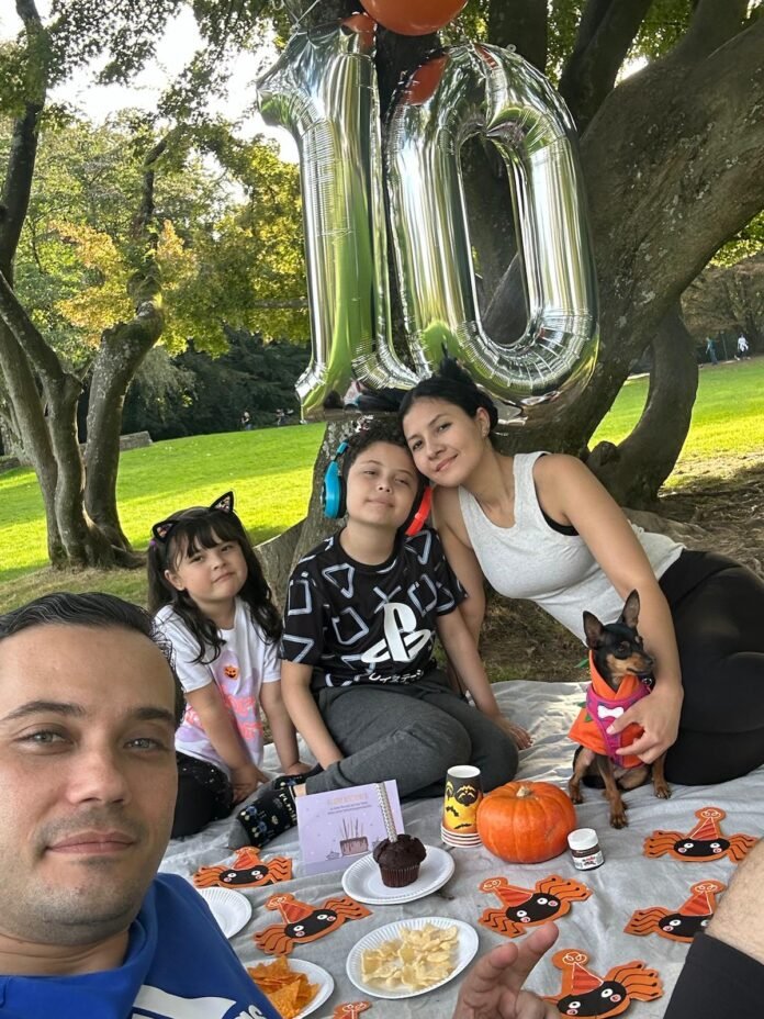 Con mi familia celebrando mi cumpleaños en un picnic al aire libre